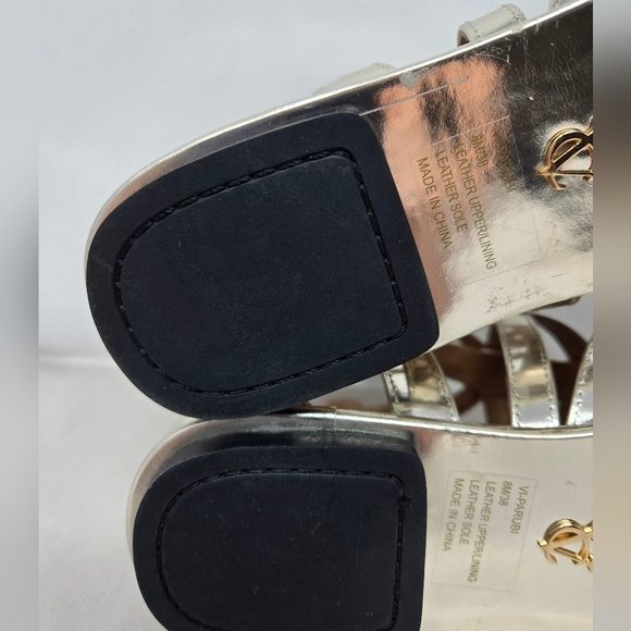 VC Signature Gladiator Silver Leather Womens Sandels Sz 8 Strappy Back Zip Women - Picture 6 of 9